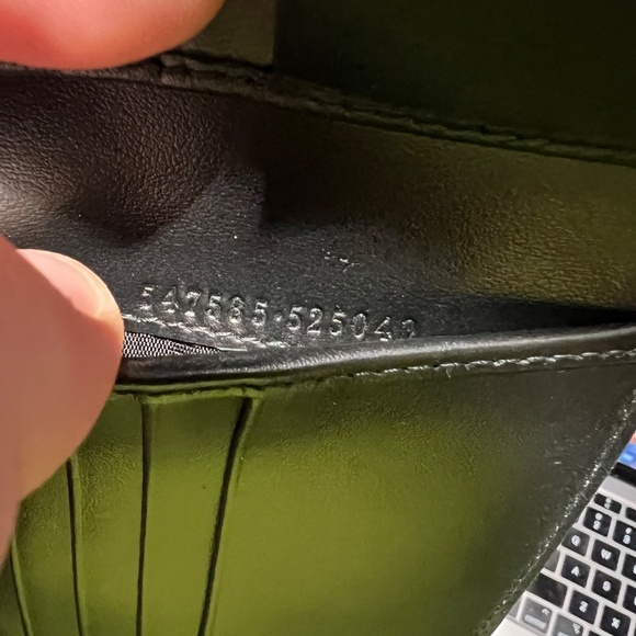 Authentic Gucci Bifold Wallet NEW (547585-525040) - Picture 5 of 5